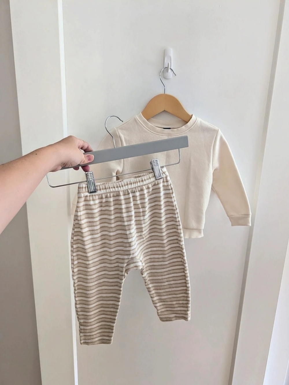 2/$30 💙 Old Navy Striped Sweatshirt & Pants Set